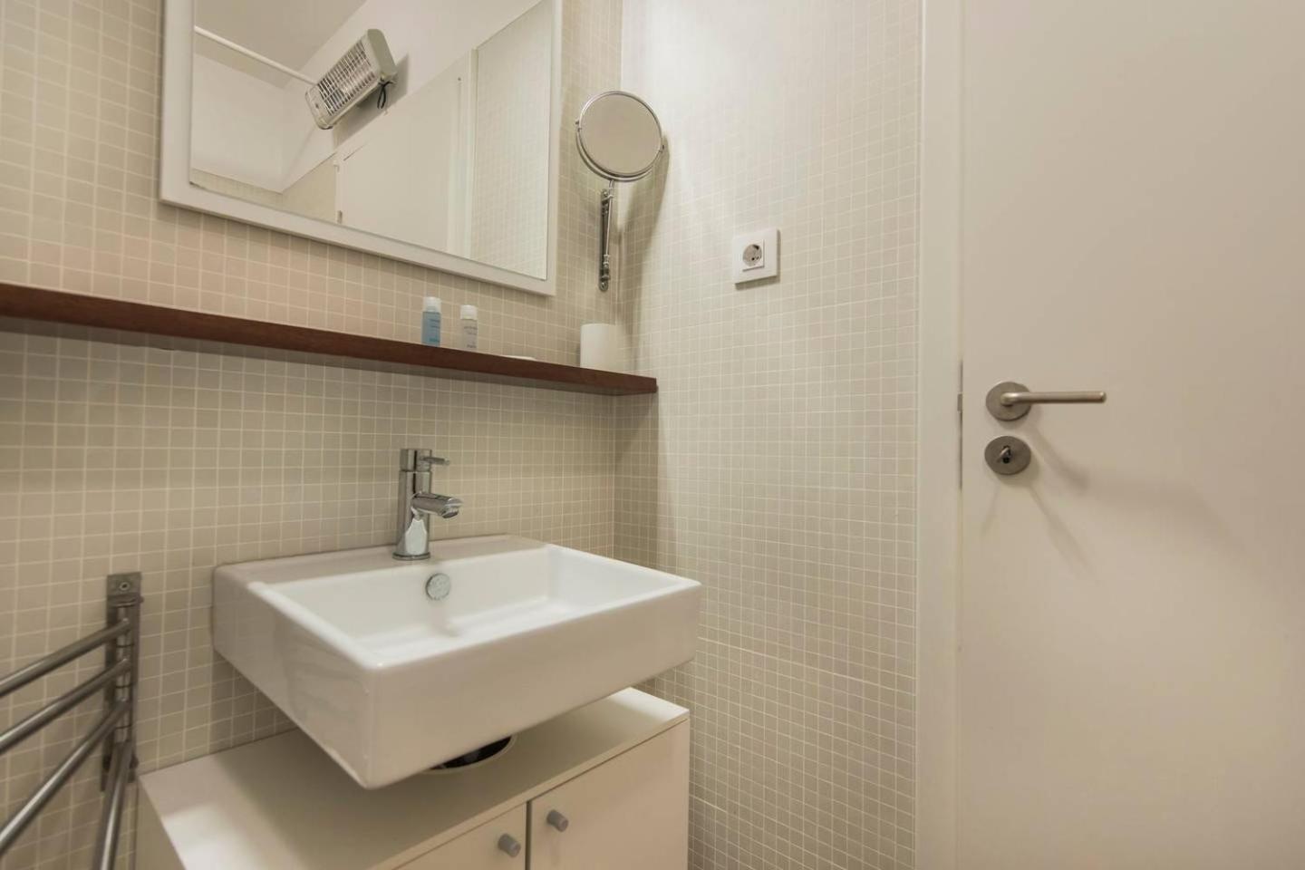 Comfortable Apartment In Campo Pequeno Lisbon Bagian luar foto